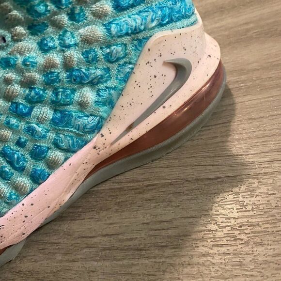 Nike Boys Lebron 17 South Beach BQ5594-444 Light Aqua Basketball Shoes Size 5Y - Picture 9 of 11